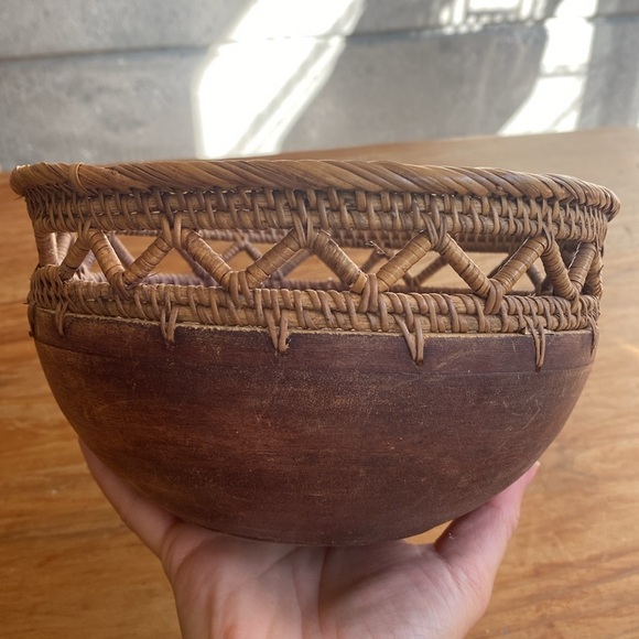 Handcrafted Wood & Rattan Bowl from 🇧🇷 - Picture 3 of 5
